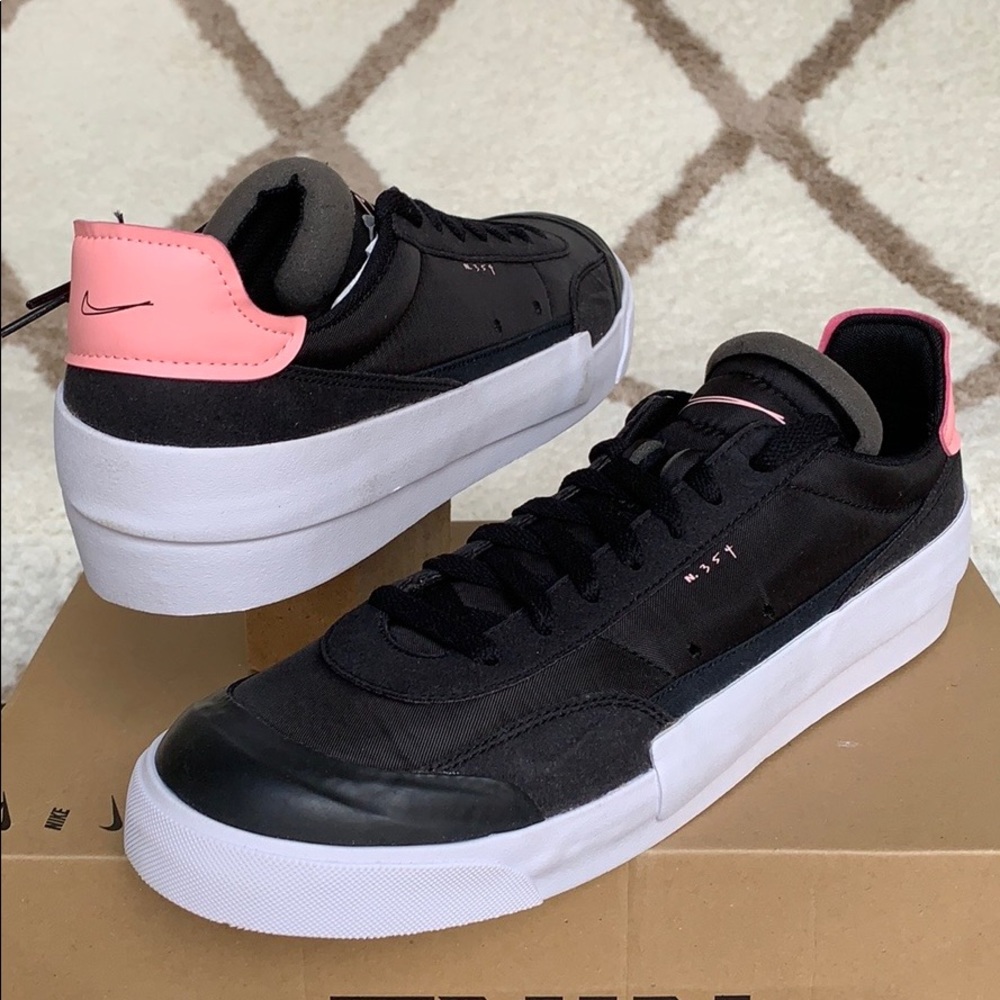 Nike Men's Black Sneakers with Pink Accents